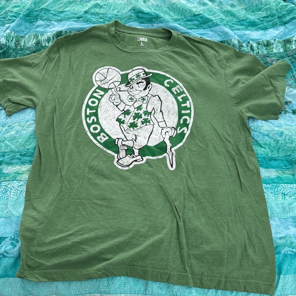 Men’s Boston Celtics Green Tee
Large, never worn